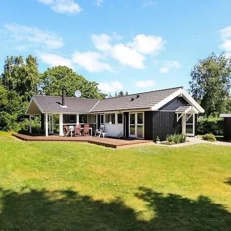 Sleeps 7 Wifi Holiday home Vejby Strand
